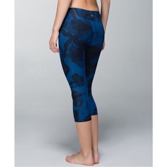 🆕 LULULEMON Wunder Under Crop II Legging Jumbo Inky Floral Black Inkwell Size 4 - Picture 2 of 12